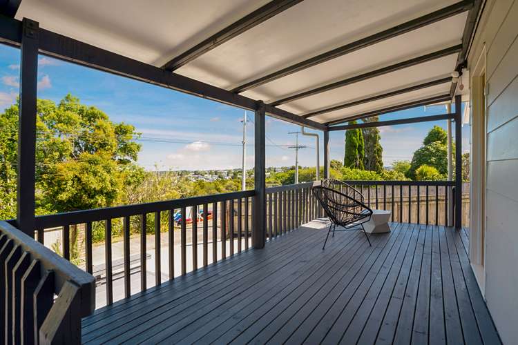 2/219 Glenfield Road Hillcrest_9