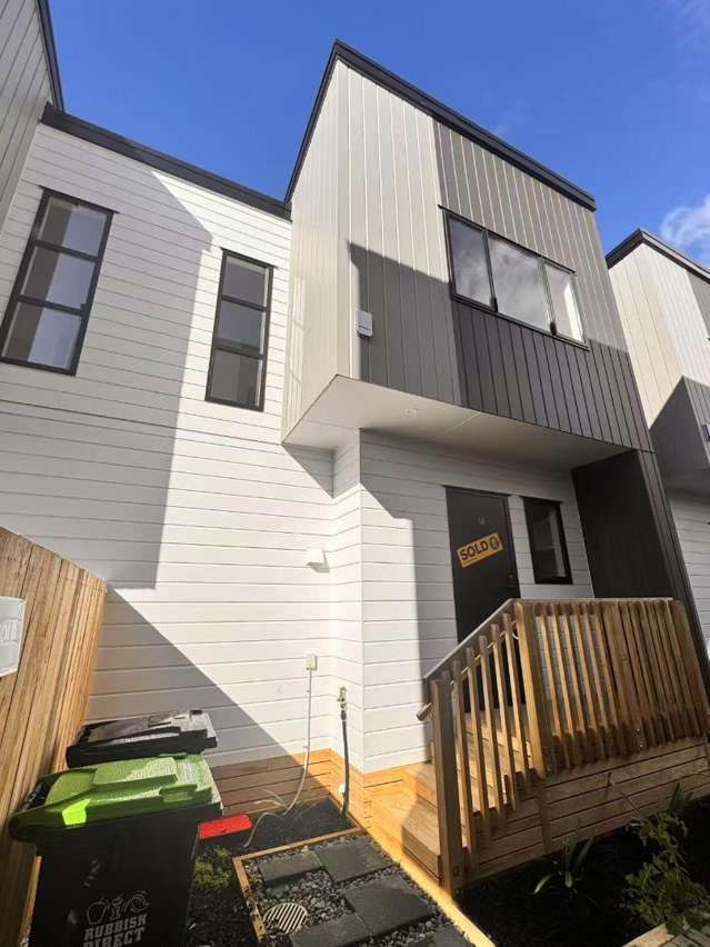 Modern and stylish brand new home 3 bed