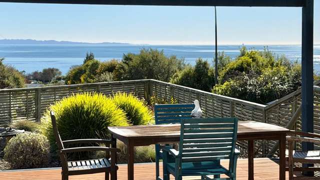SUN, SEA & SWEEPING VIEWS