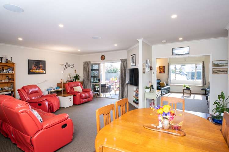 33 Delta Mews Place Clive_5