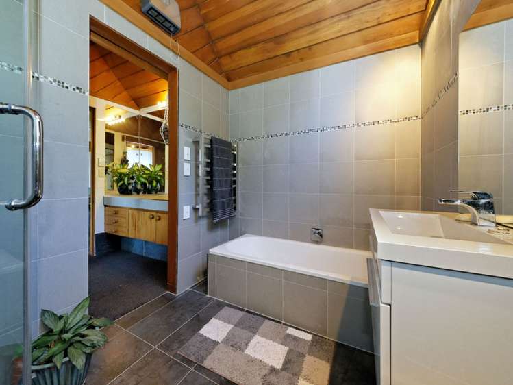 1/51 Quinns Road Waiatarua_20