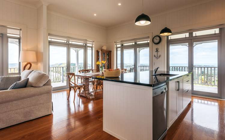 1/304b Sea View Road Ostend_5