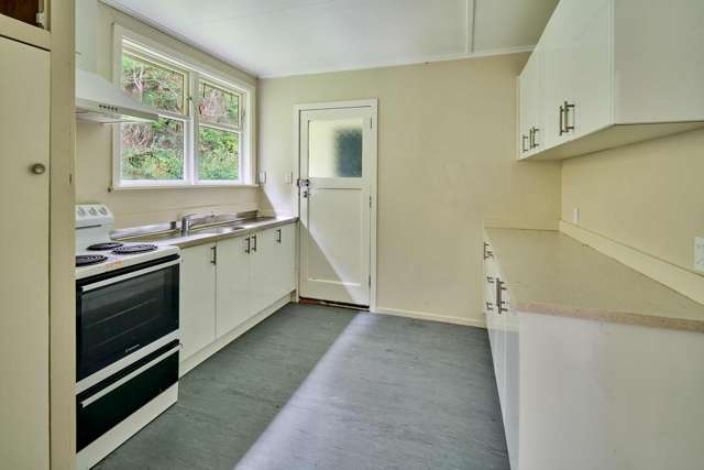 27 Pencarrow Crescent Wainuiomata_4