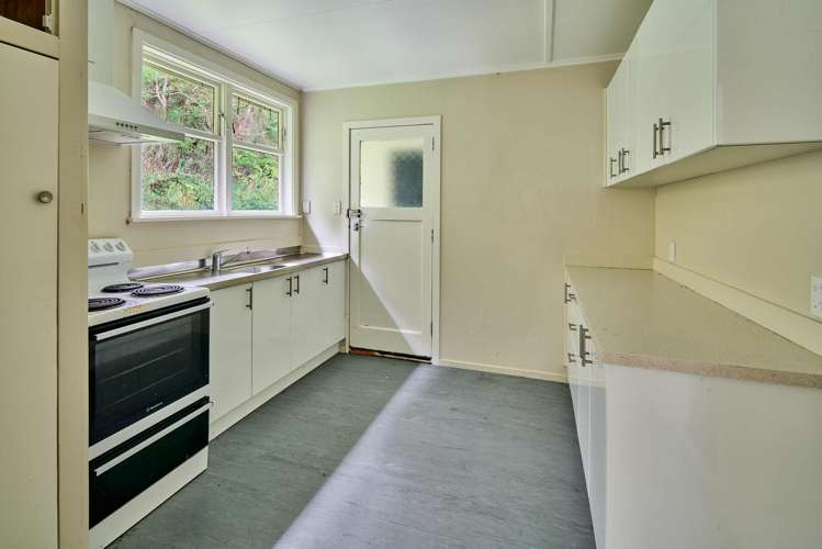 27 Pencarrow Crescent Wainuiomata_4