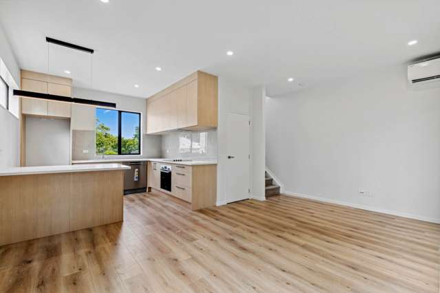 4/58 Sylvan Crescent Te Atatu South_1