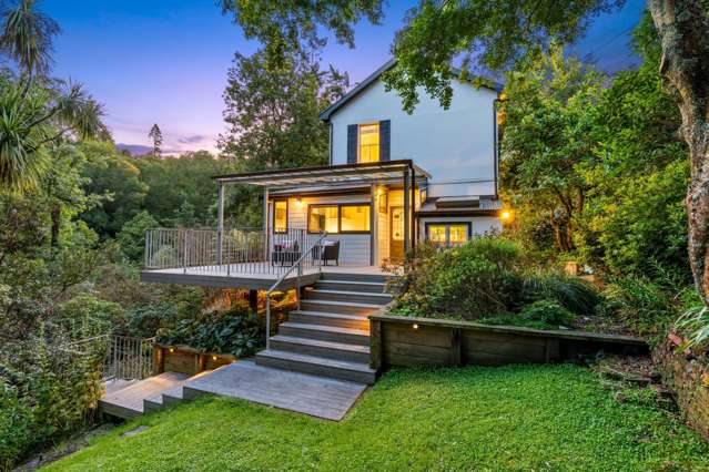 Distinctive Residence Set Amongst Nature