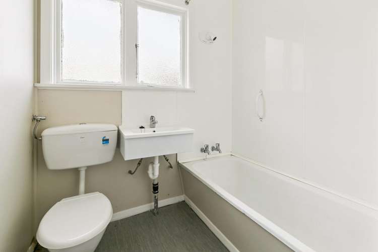 42 Victory Avenue Karori_15