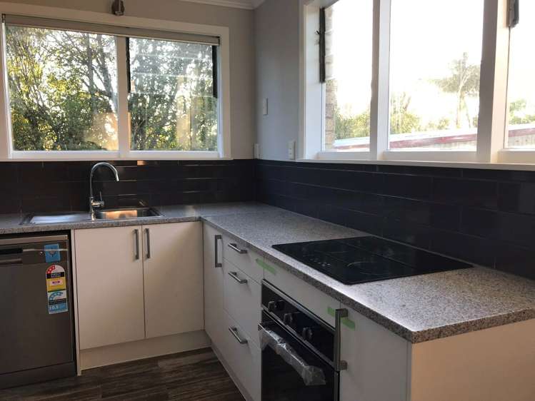 27 Highland Avenue Titirangi_7