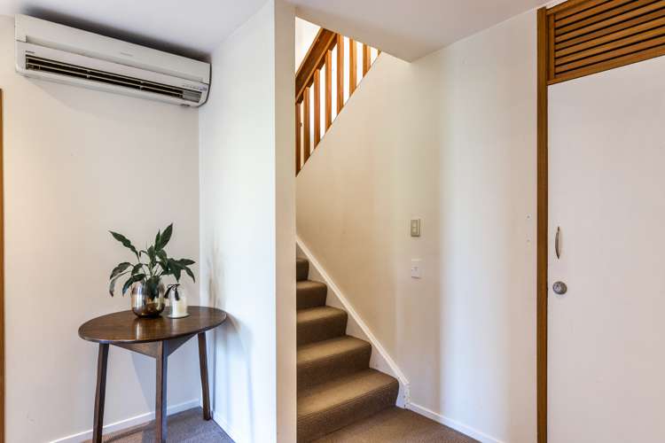 9 Armstrong Grove Hilltop_18