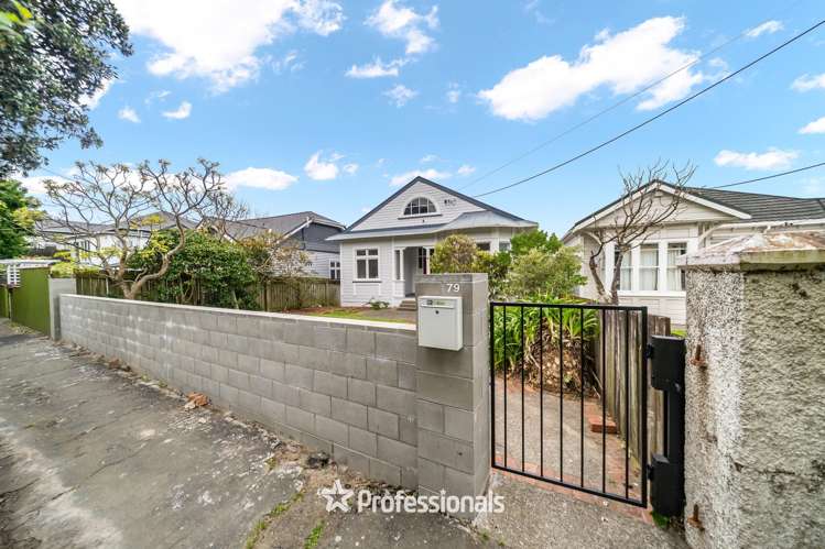 79 Queens Drive Lyall Bay_25