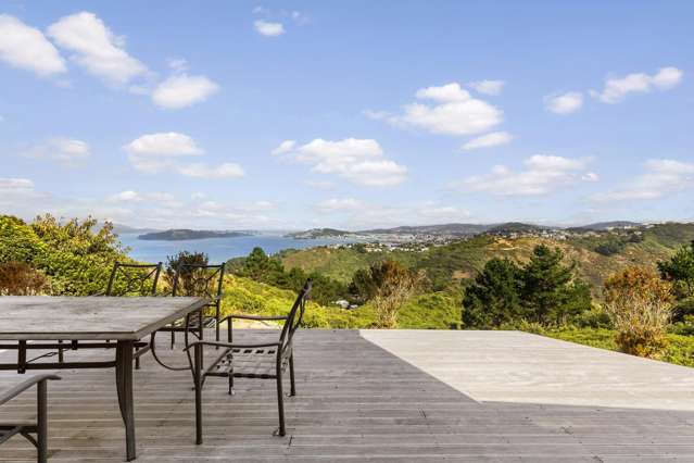 BEAUTIFULLY PRESENTED, SPECTACULAR HARBOUR VIEWS