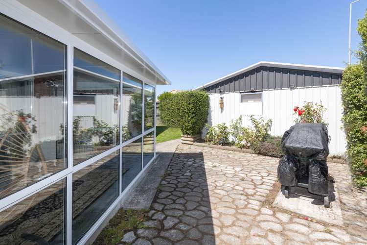 2/18 Dumfries Drive Hei Hei_16