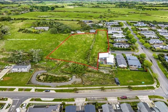Shovel-ready 5855 m2 with RC and EPA for 11 lots