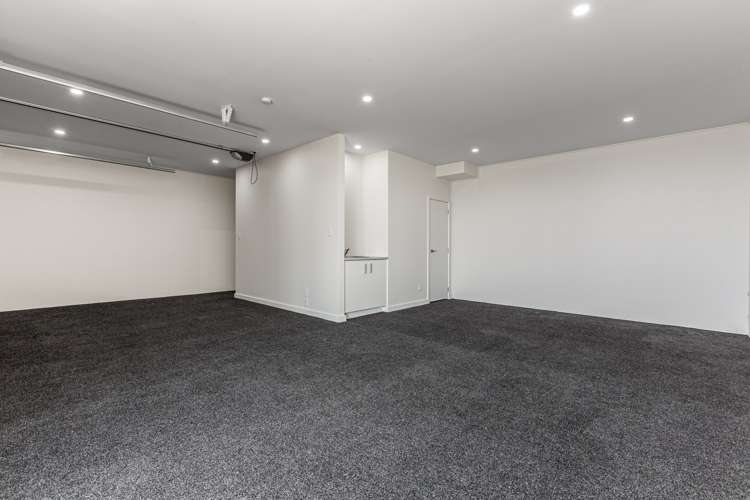 8a Crispe Road Clarks Beach_17