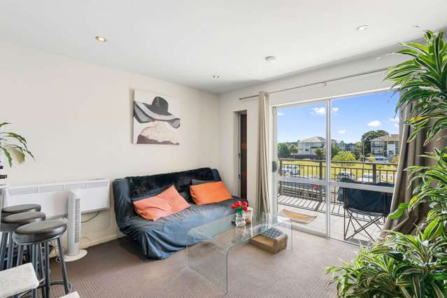 E2/71 Spencer Road Oteha_4