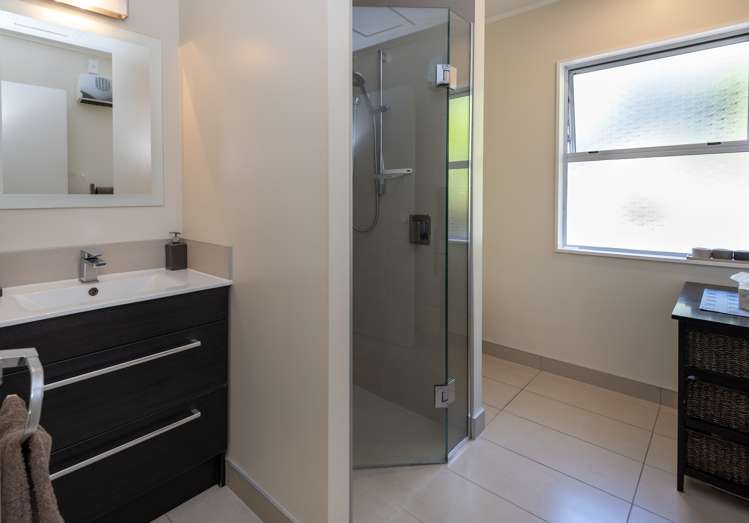 14 Pickwick Parade Mellons Bay_11