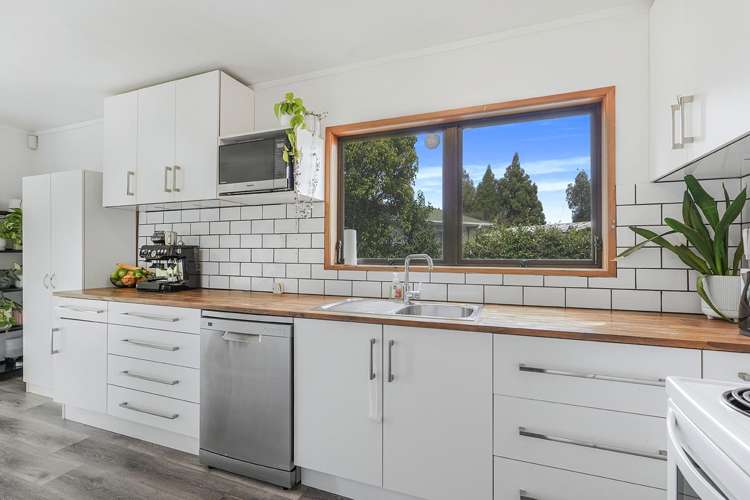 74a Kahikatea Drive Melville_1