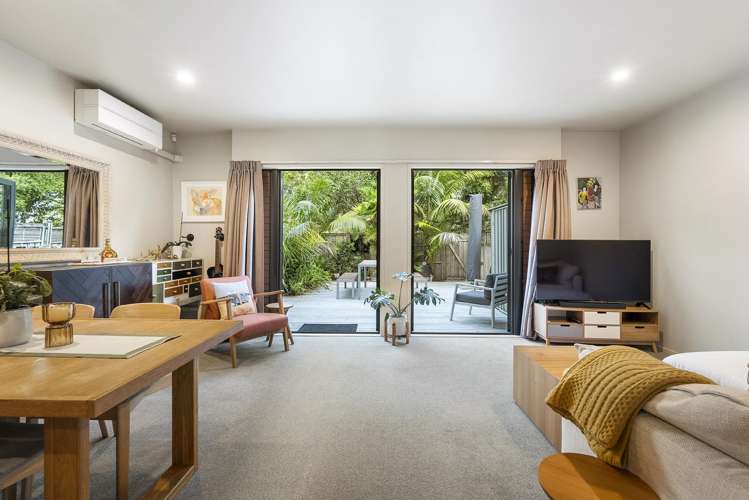 8/11 The Avenue Albany_8