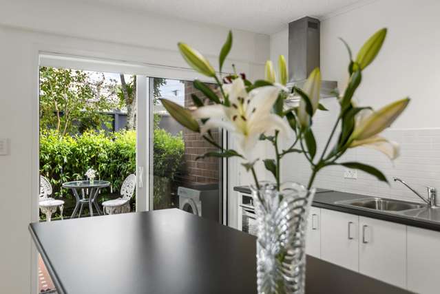 4/83 Lake Road Devonport_4