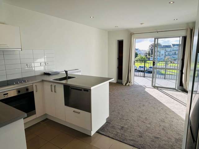 E2/71 Spencer Road Oteha_2