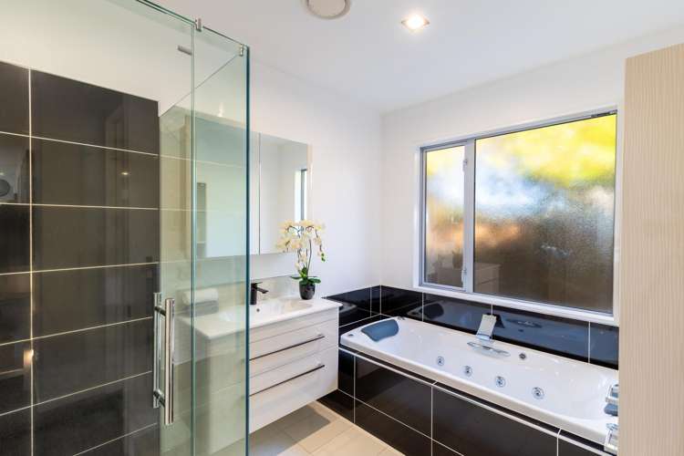 26 Waitikiri Square Parklands_20