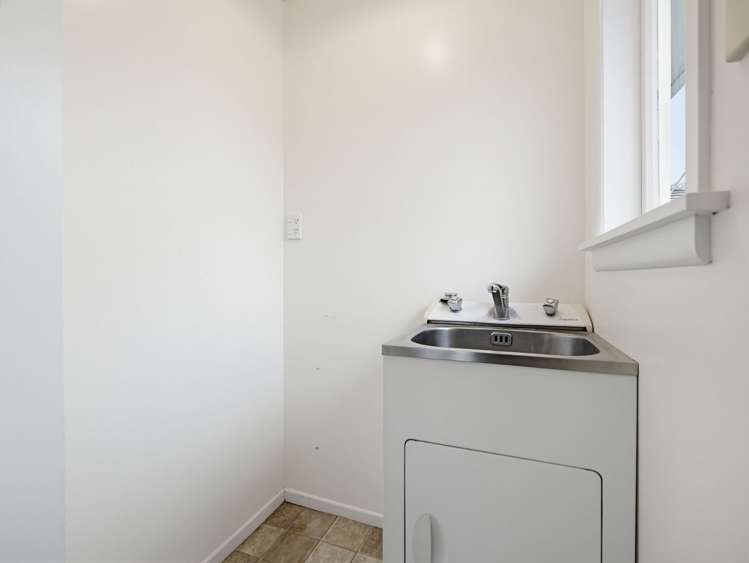 43a York St Hamilton East_21