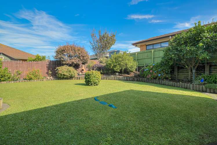 14 Saint Simon Place Botany Downs_17