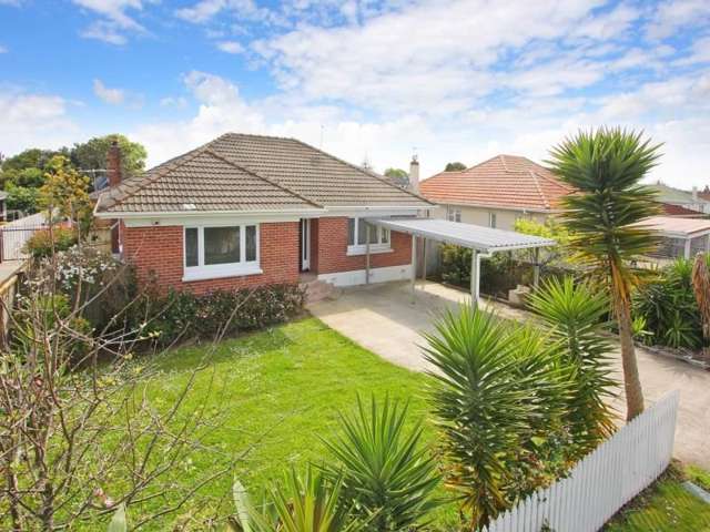 Sunny 3-Bedroom Home in Papatoetoe Available Now