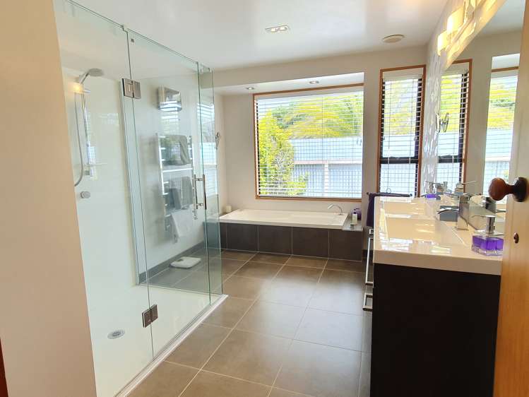 12 Gilbert Road Paroa_6