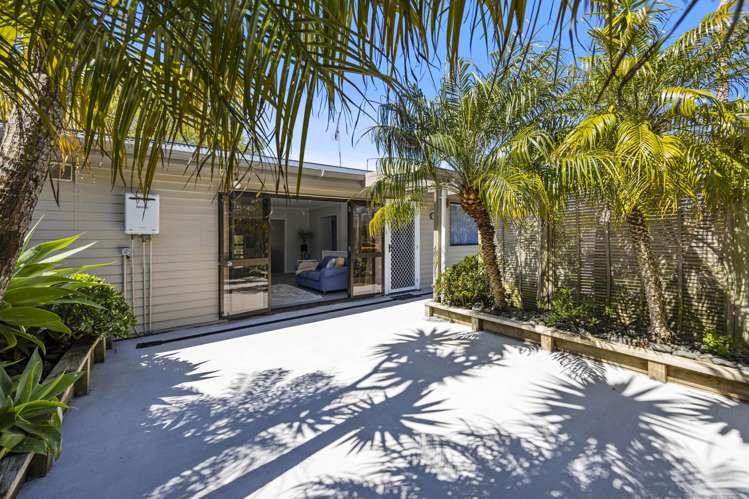 86 Beach Road Mellons Bay_23