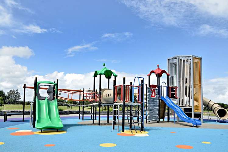 34 PEPENE AVE "WAIATA SHORES" Takanini_23