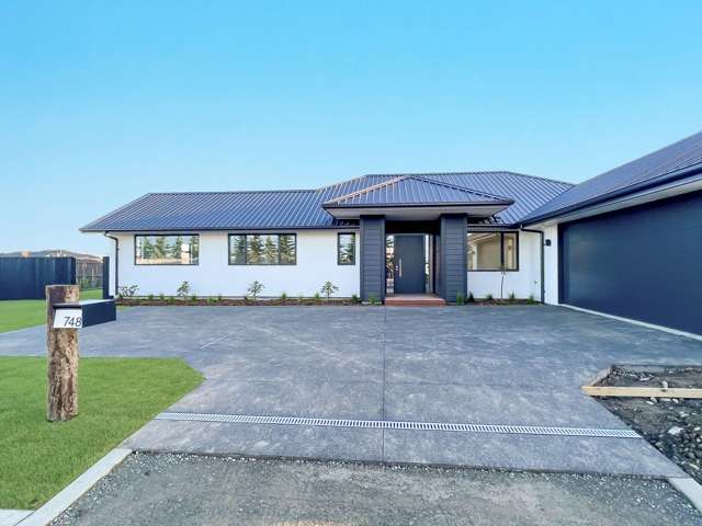 ROLLESTON - FIVE BEDROOM, TWO BATHROOM EXECUTIVE HOUSE FULLY FENCED
