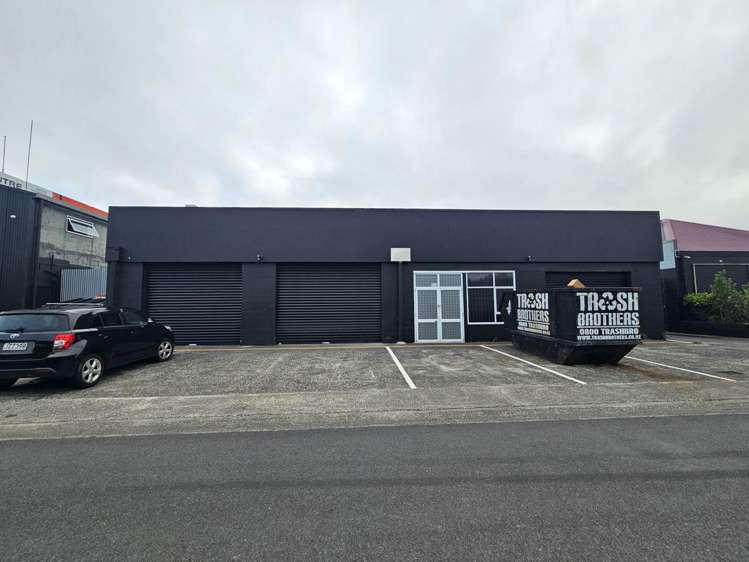 99 Wairau Road_0