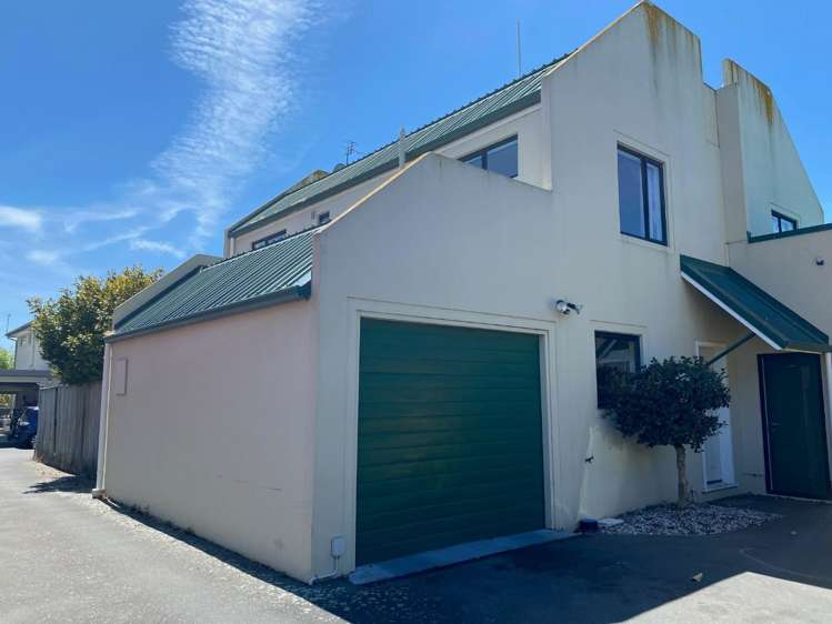 1/253 Kilmore Street_0