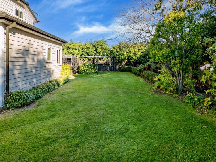 15 Sutton Place Dallington_23