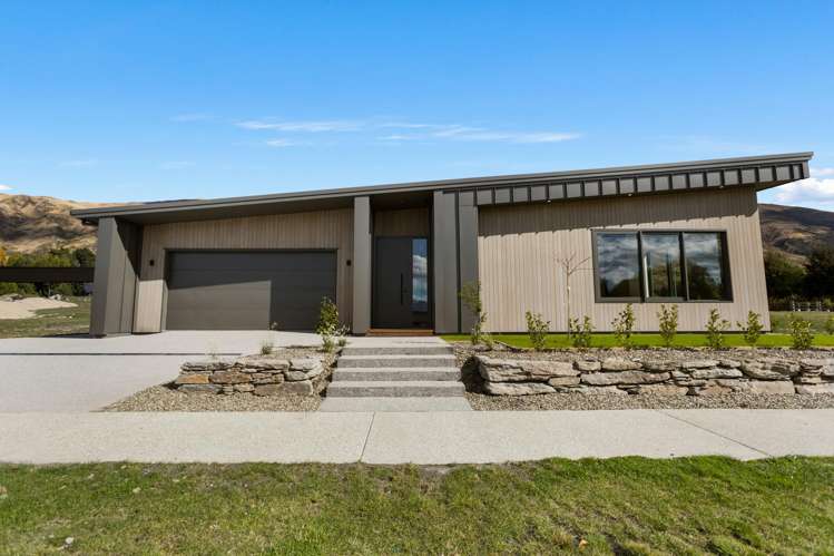 6 Stoneleigh Drive_0