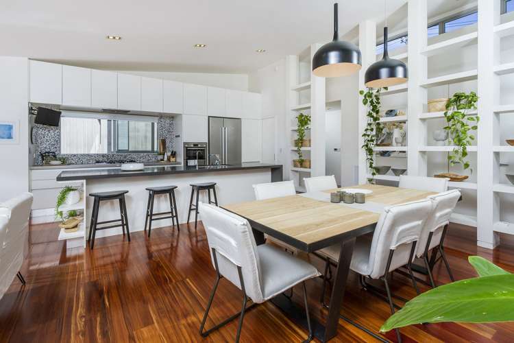 63 Beach Road Castor Bay_12