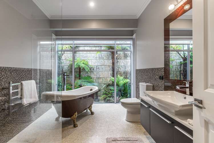 1 Fraser Road Narrow Neck_15