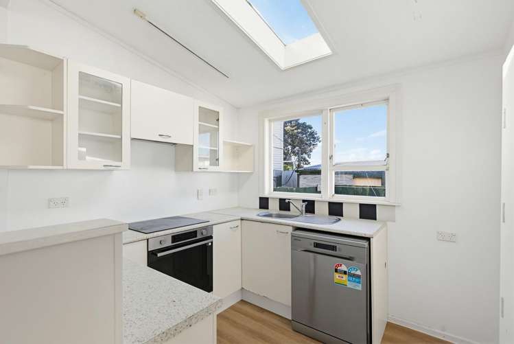 111 Queens Drive Lyall Bay_5