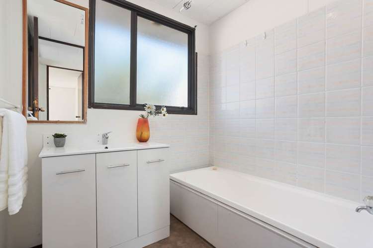 1/22 Starforth Place Henderson_13