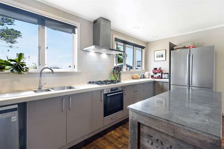 91 Cobham Crescent Kelston_5