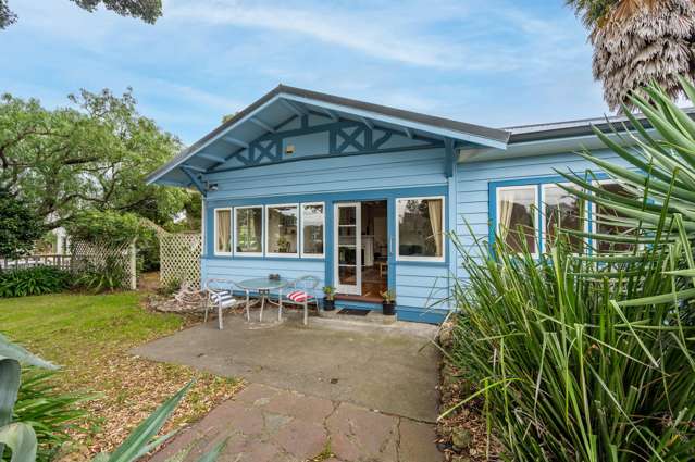 Haumoana Landmark - Pohutukawa Villa