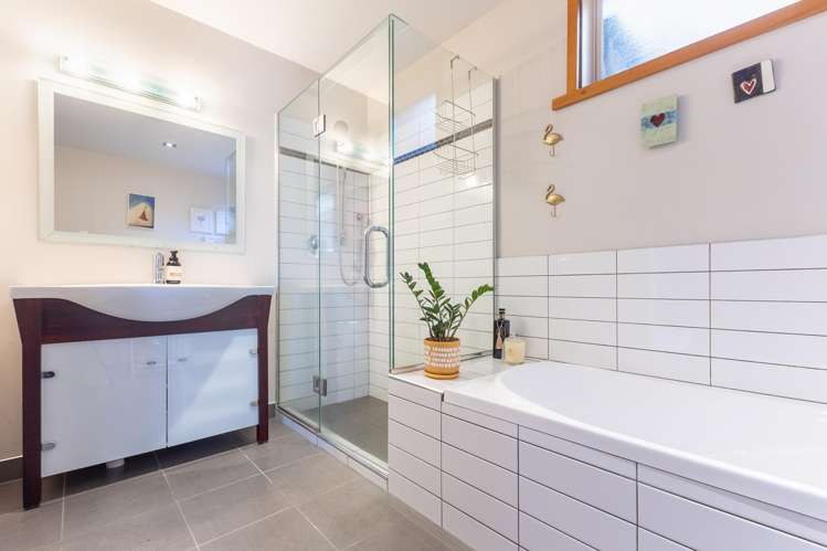 32 Lorna Irene Drive Raumati South_19