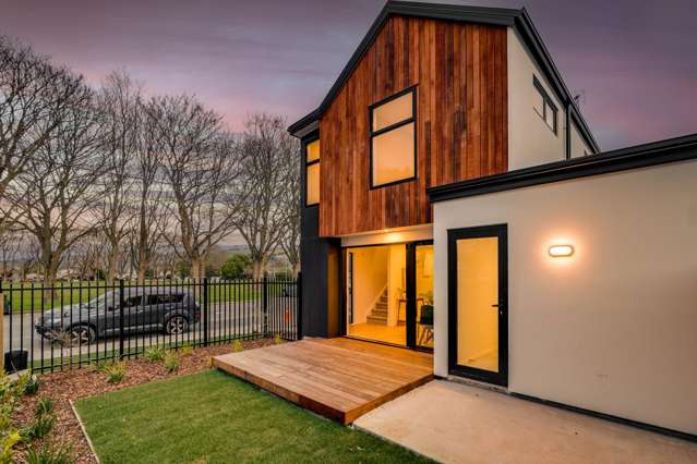 Something unique - Garage, Study and Park views!