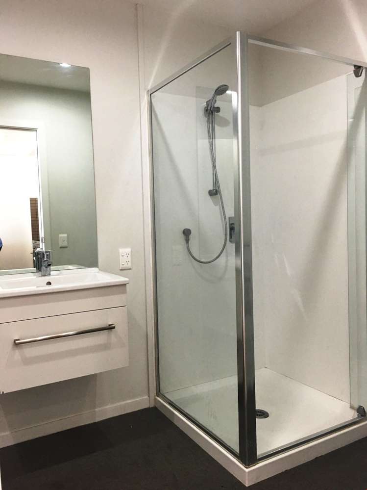 1111/20 Mccrae Way New Lynn_8