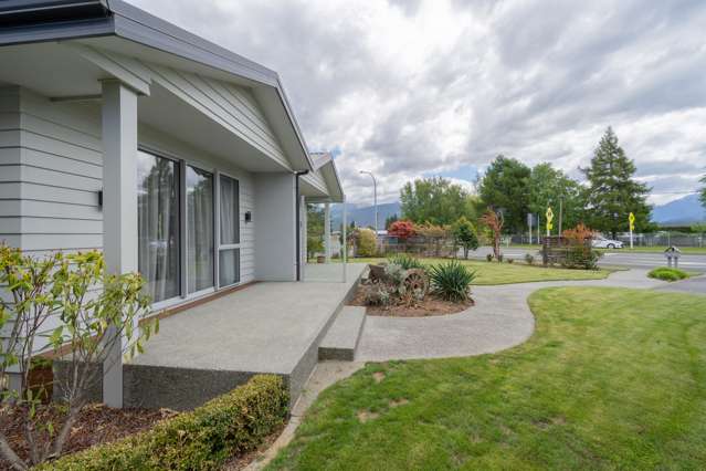 164 A and B Milford Road Te Anau_2