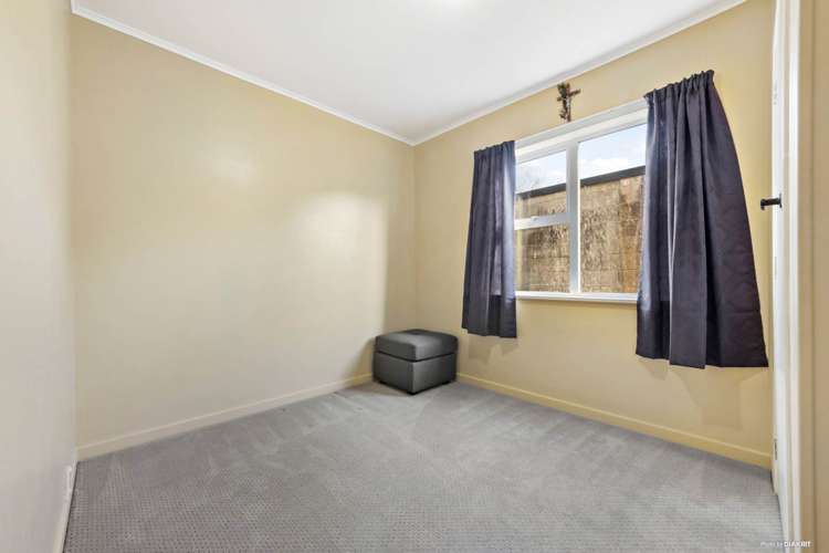 24 Golf Road New Lynn_14
