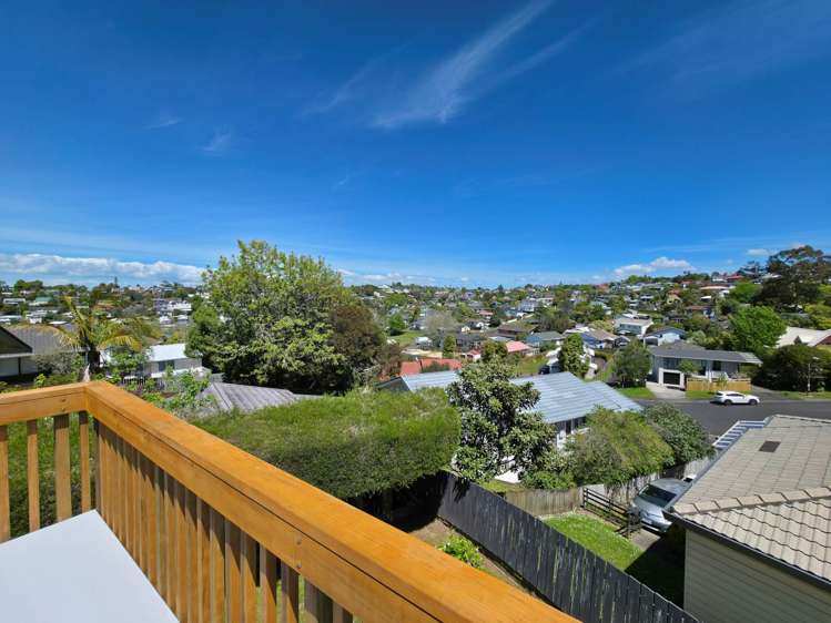 2/84 Totaravale Drive Totara Vale_11