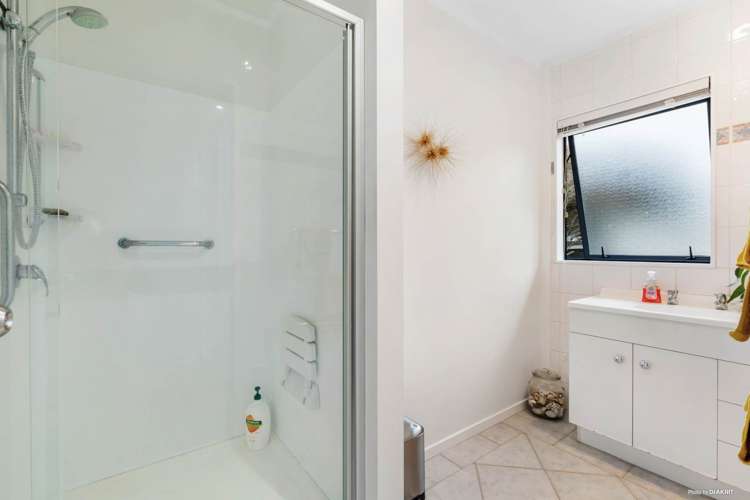 1/10 Knott Road Stanmore Bay_16