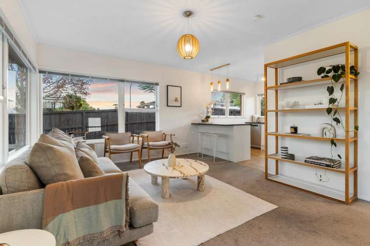 1/42 Girrahween Drive Totara Vale_2